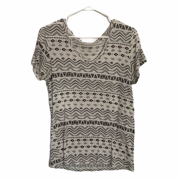 4 for $20//Tribal Print White Top - Picture 1 of 8